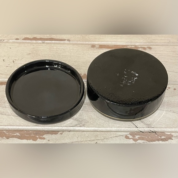 Japanese Lacquer Round Box With Lid - Picture 4 of 6